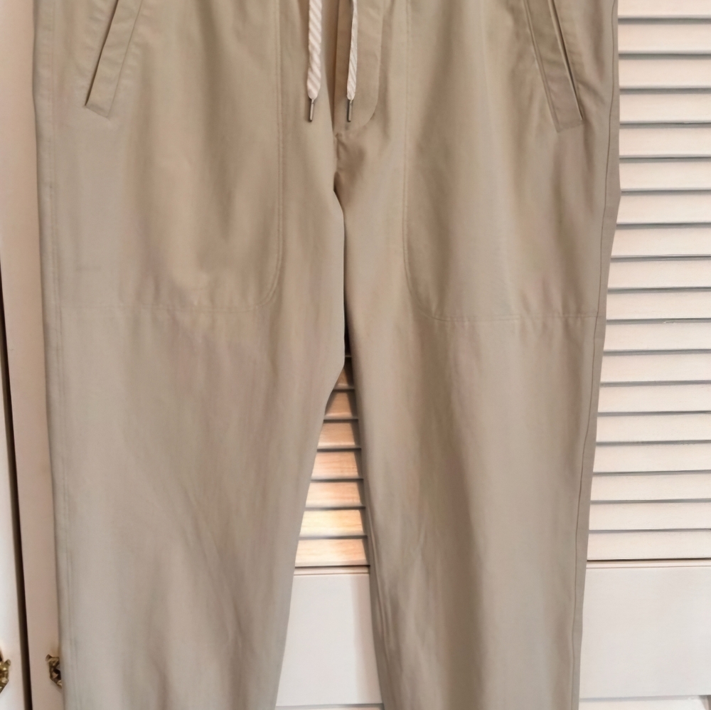 Vuori Cream Women’s Joggers Size Large